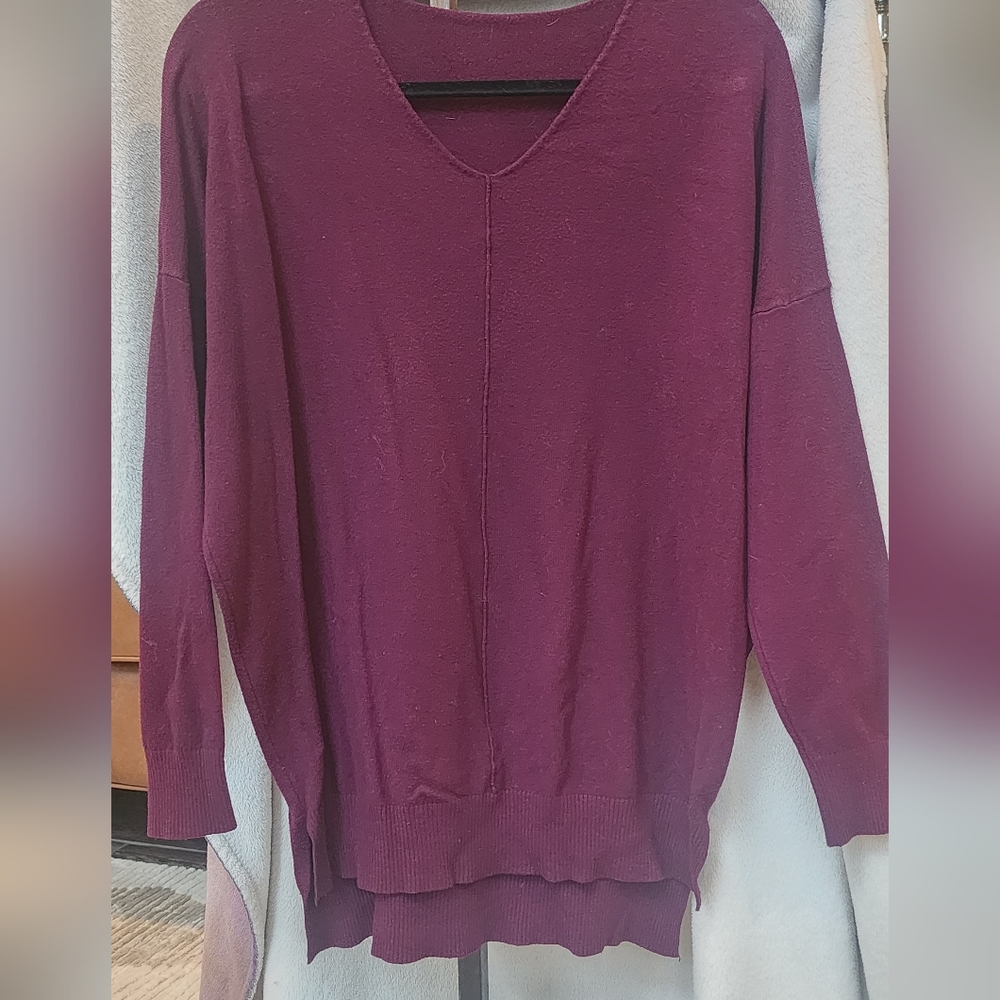 Boutique dolman sleeve berry sweater  split hem. L